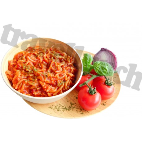 Tūristu pārtika Pasta ar Napoli tomātu mērci